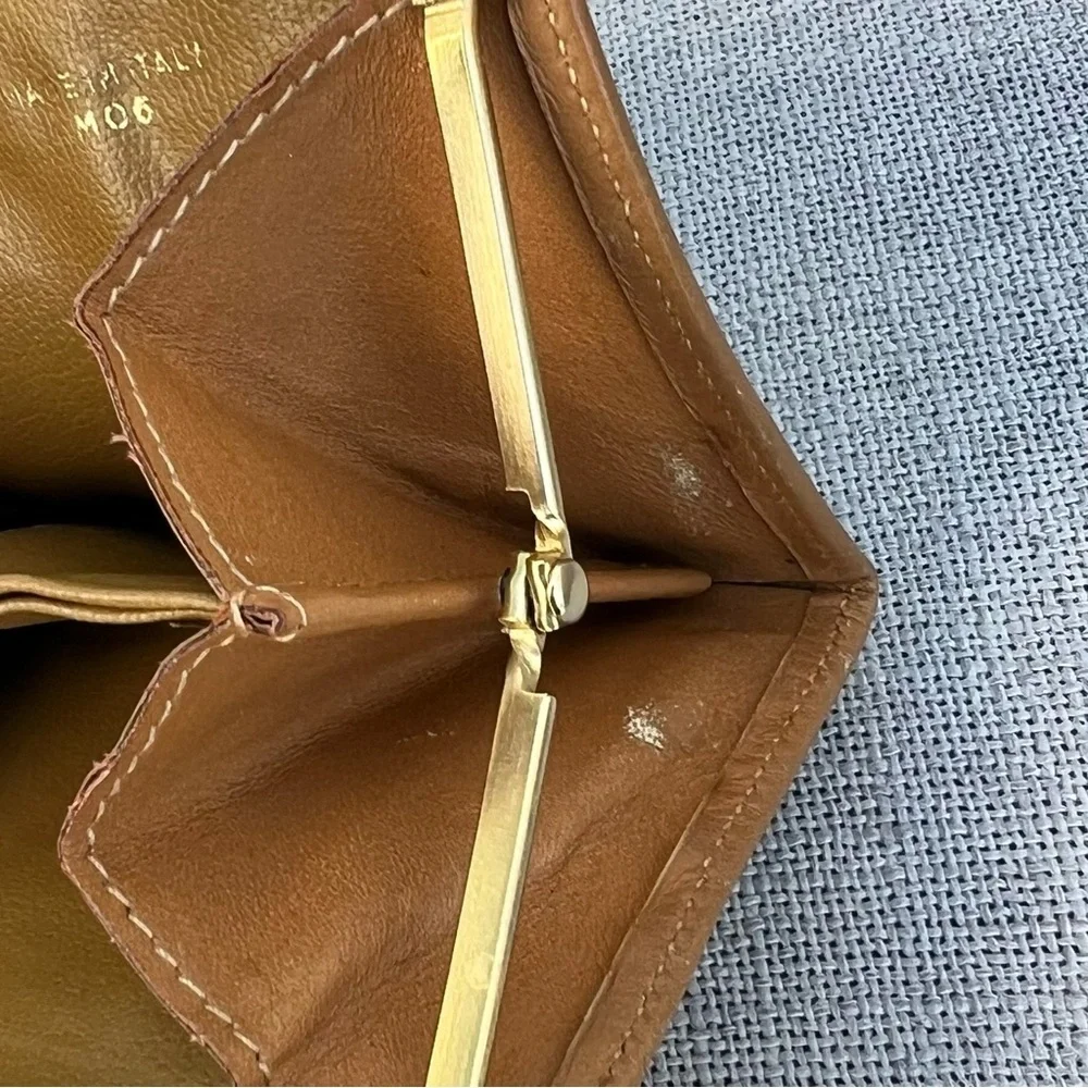 Celine kiss lock